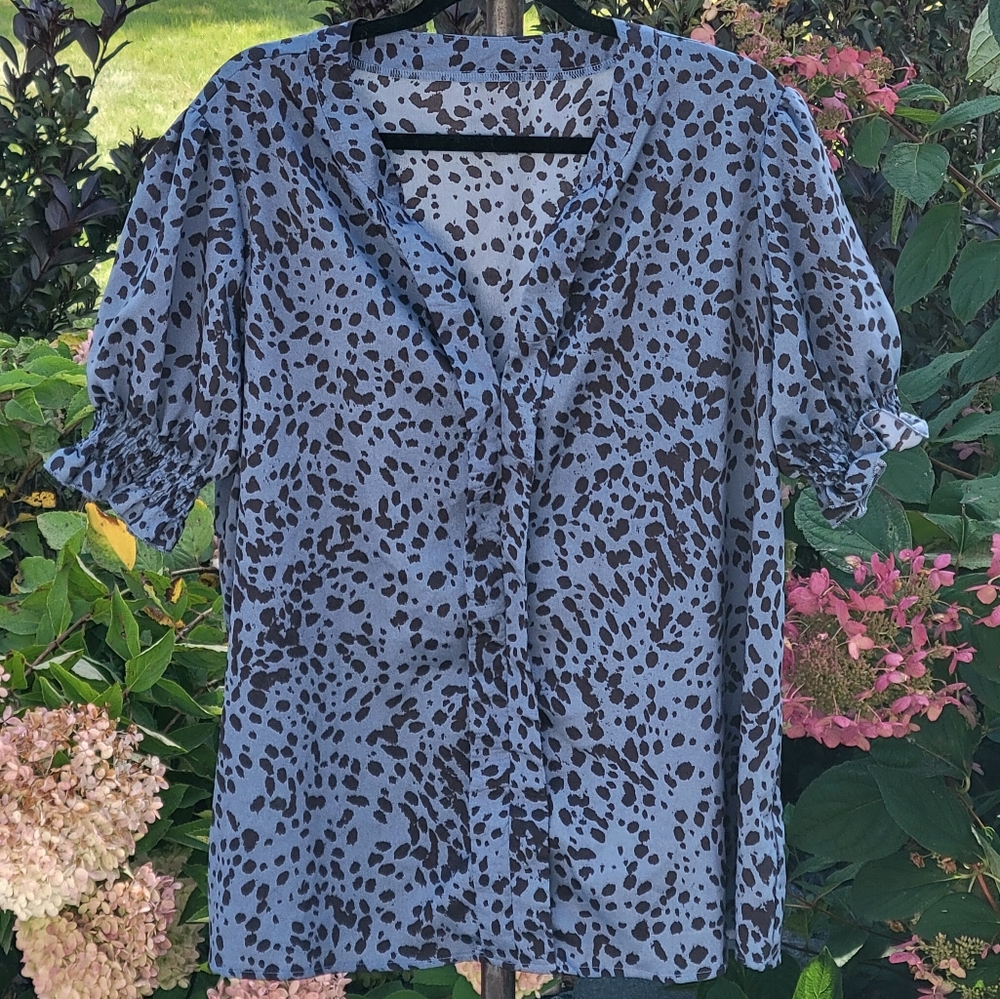 Leopard Print Blue & Black Women's 2X V NECK Puff Sleeve Blouse - Picture 10 of 10